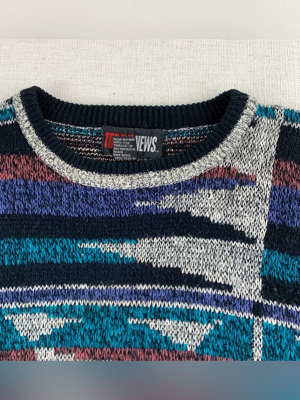 Vintage Today News Men's M long sleeve Multicolor Geometric Crewneck Sweater